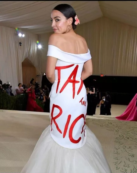 Conservative sub looking to chat about the Queen AOC by FlamingZebraFace