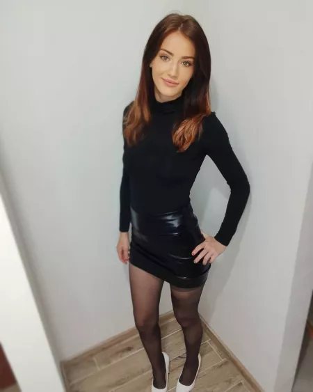 Contrasting heels by jpx82