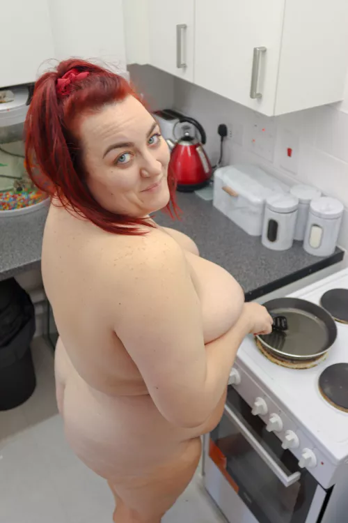 Cooking in the nude has always been one of my favourite things 🍳