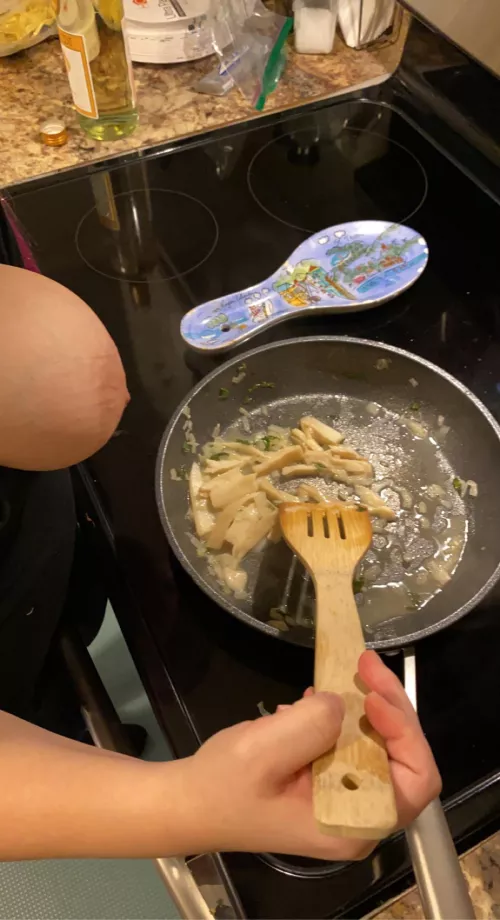 Cooking up some oyster mushrooms i foraged myself! by WhiSki_Chick