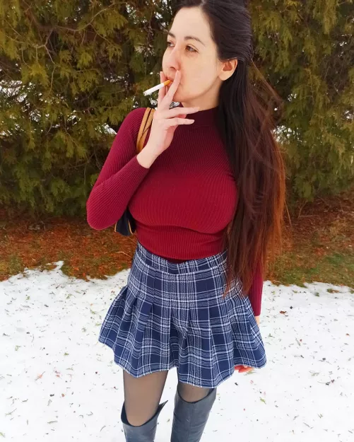 Cool air and warm smoke by SmokingCutie_