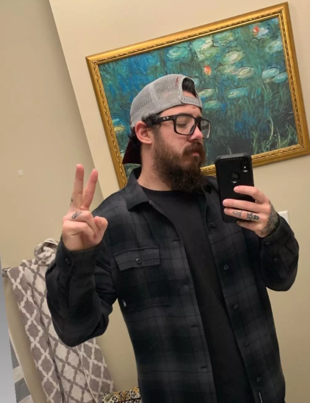 cool daddy’s use the peace sign, right? 🤓 posted by Mister---David