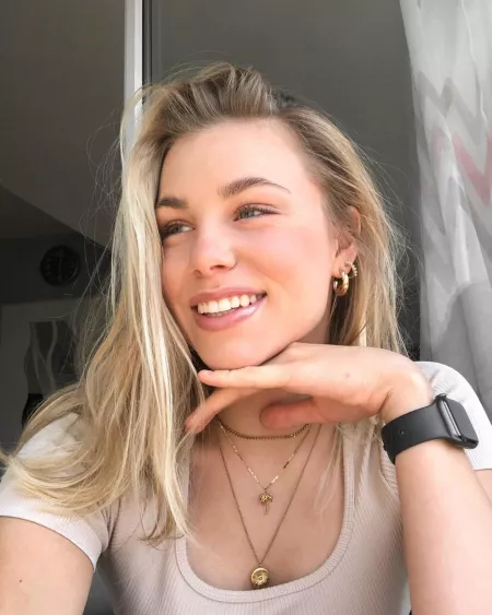 Cora Nie by Blu3Jell0P0wd3r