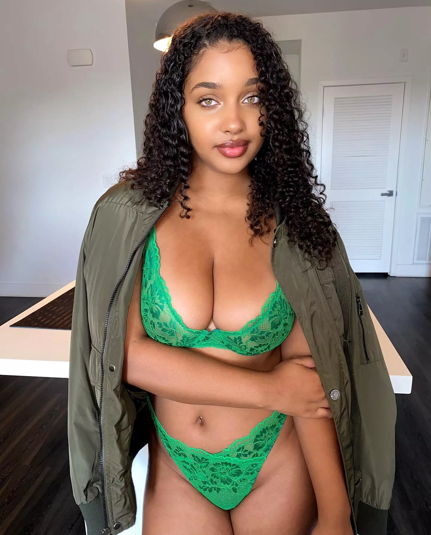 Corie Rayvon posted by Poualonai