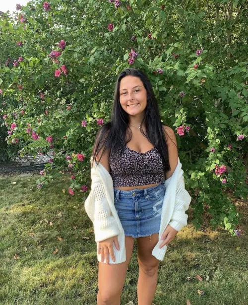 Corinnes skirt is barely covering her coochie by wilsontech69