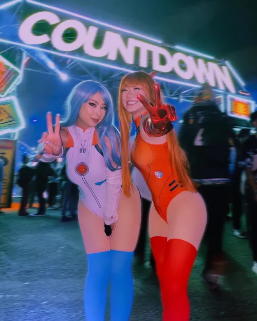 Cosplay to the rave 💙❤️ by Chunlienn