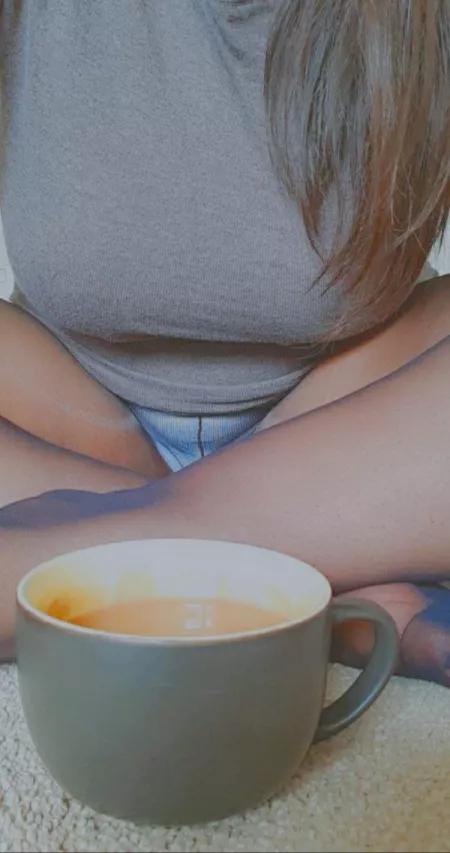 Cosying up with a brew [F] [OC] by Amylovest34