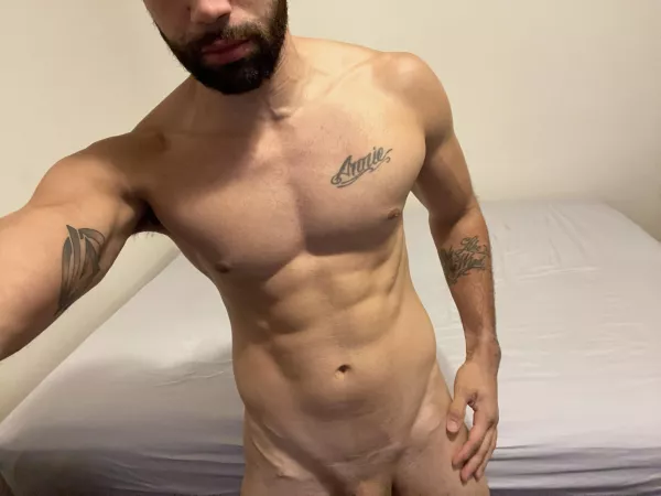 Could my body land a hot chick ? by No_Ice_4396