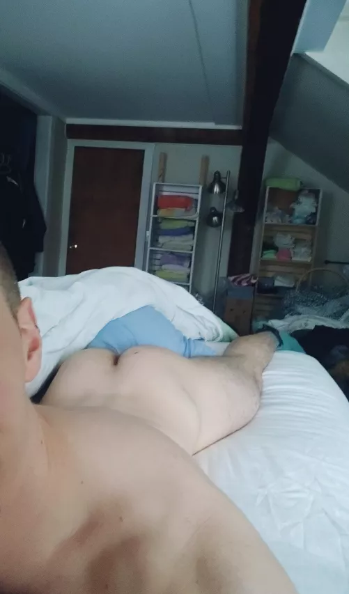 Could use a dick-straction 😏 by Uncut_Umpire93