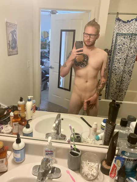 Could use some lips where my hand is by IATOIATS