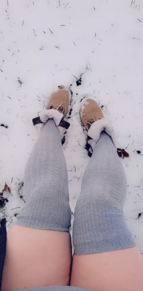 Could use some thigh kisses by foxxcii