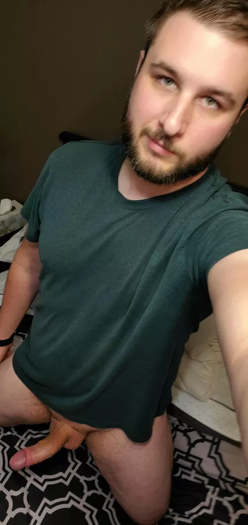 Could use someone bent over on the bed. Volunteers? by slimslam_spaceman