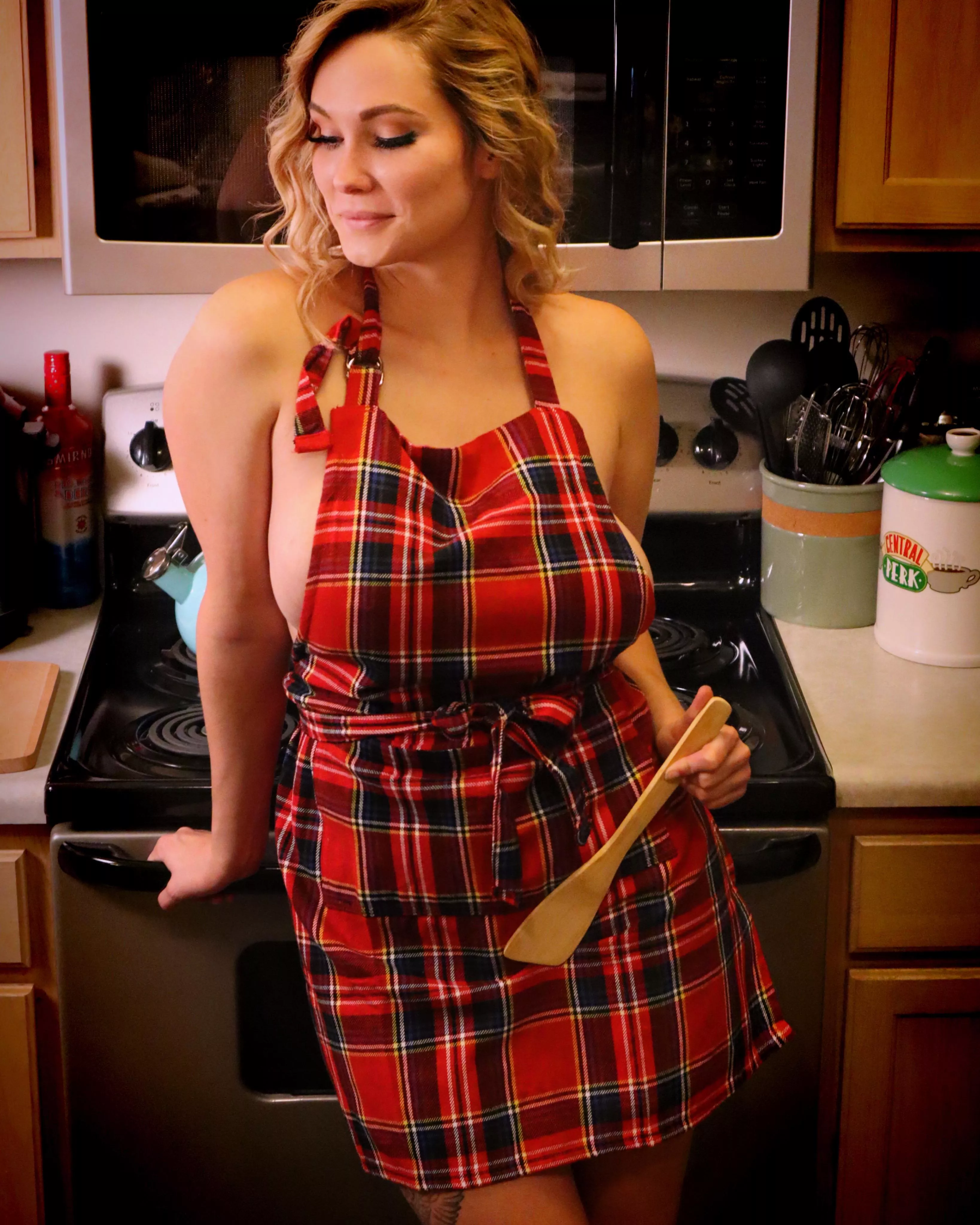 Could we have some fun in the kitchen? 😘 posted by YourThickNympho