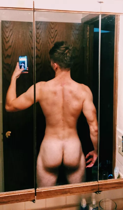 Could you guess leg day is my favorite day? by Ariesthearchon