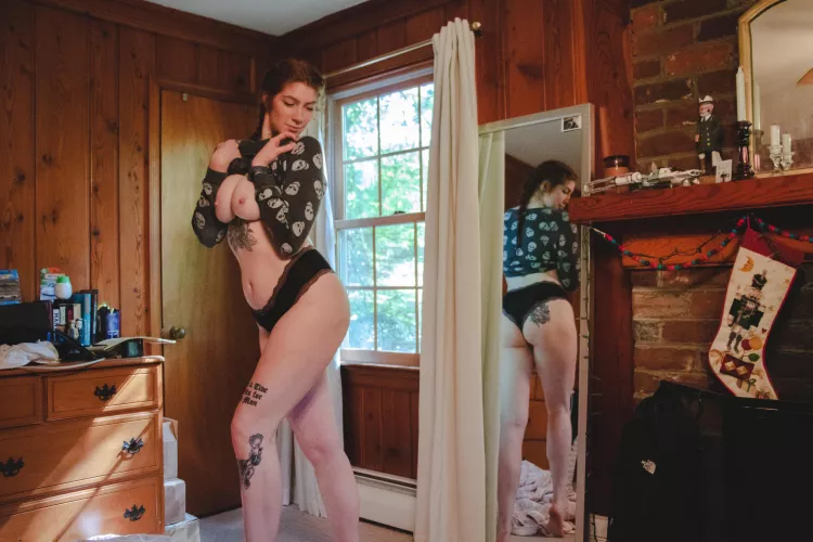 Could you handle all 6’3” of me? by AveryRed99