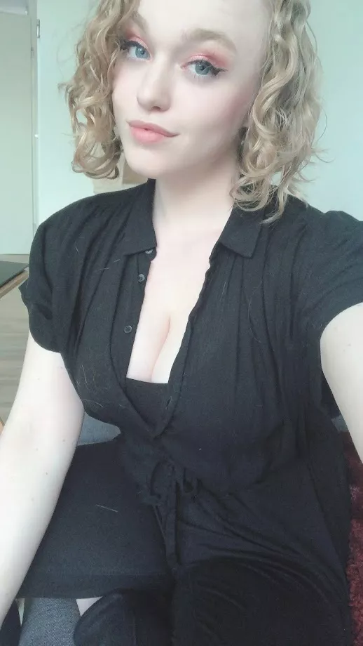 Could you tell that I had a kitty on my tiddy? posted by sarah-xxx