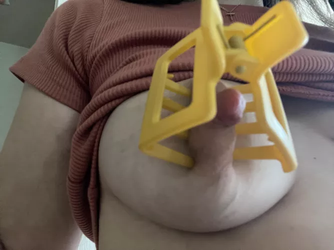 Couldn’t find my nipple clamps, but I made do by lillyvig