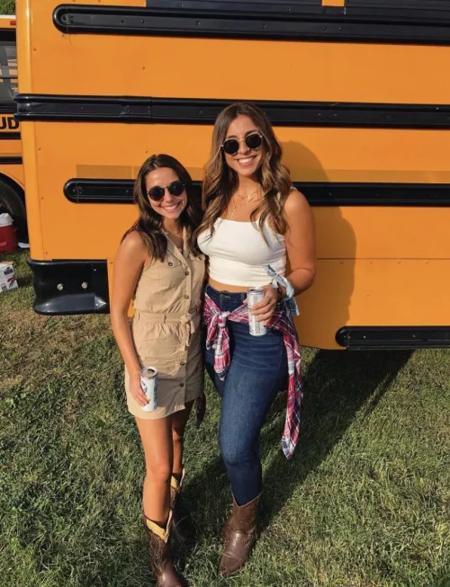 Country lovers take on a concert by Head_Puzzle_35
