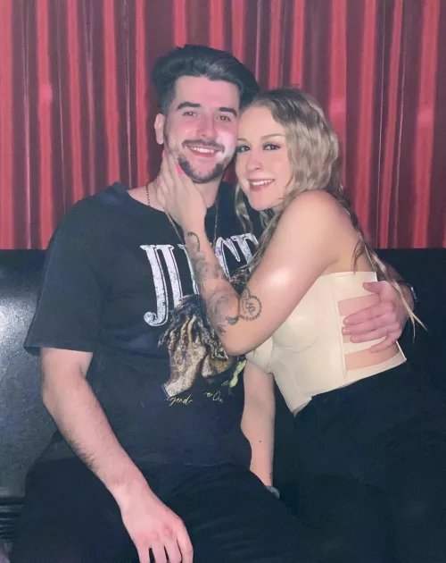 Couple [F26 M28] seeking bull for her [MF4M] in Los Angeles big plus if you know us or her!