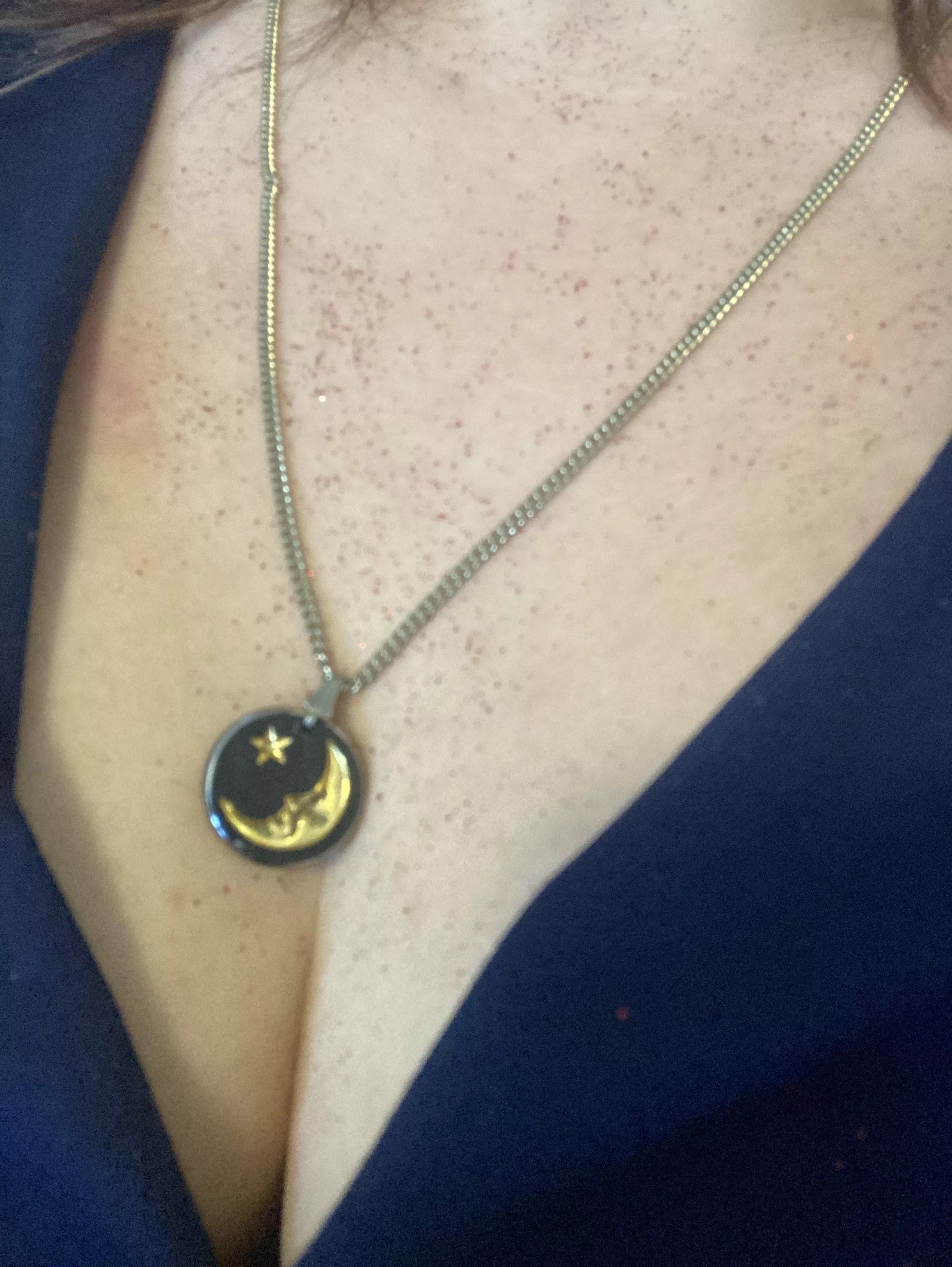 Covered in Christmas glitter ✨🎄 posted by Ctiiu