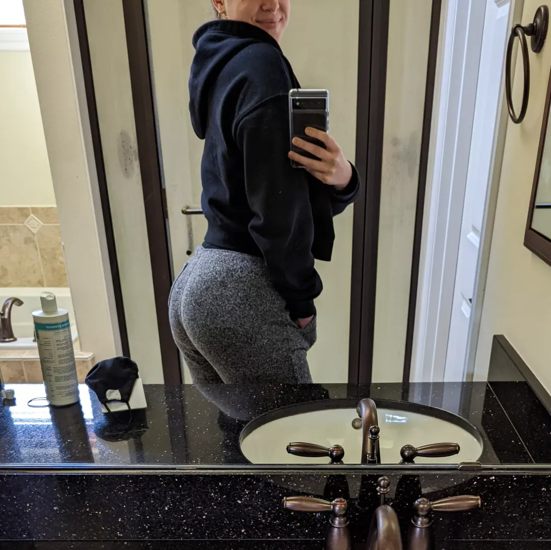 cozy sweatpantsed booty in the bathroom mirror ✨ posted by merrymaryjane69