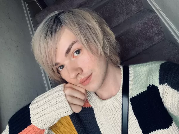 💖Crawled out of bed to try on this sweater that came in! My hair is cute messy c:💖 by DaniNebula