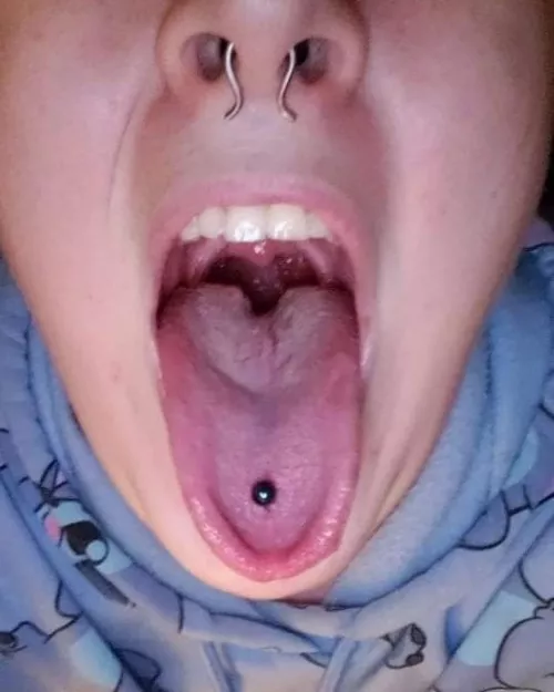 Creature showing off Her Glorious Maw by Devouerer_Of_Planets