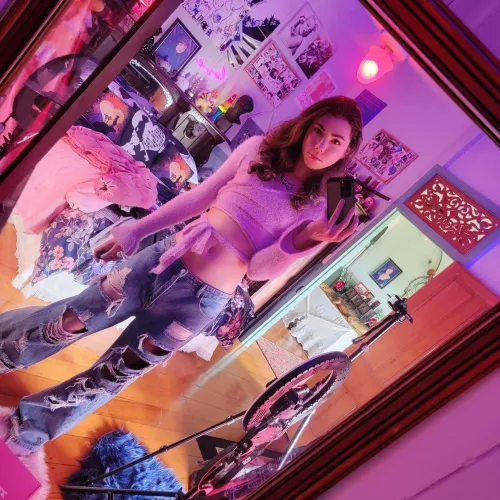 Crop top timeee 💕💕💕 by BasedSuccuboi