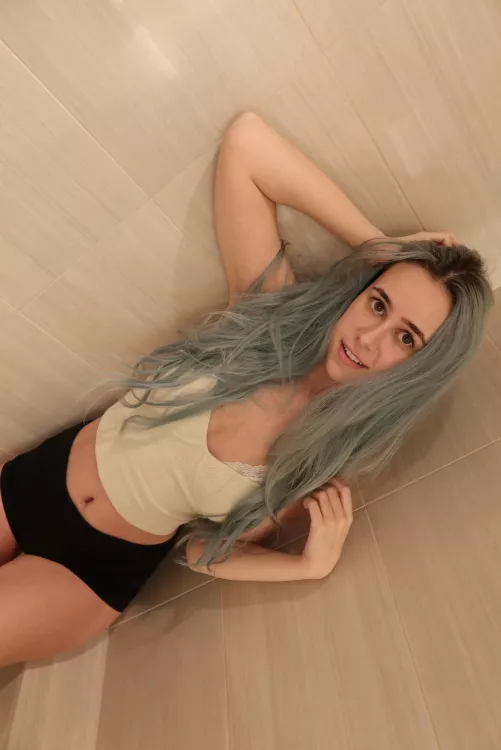 Crop tops might be the only shirt I own [21F] by _sandpaperscissors_