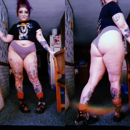 Cropped my street trash shirt, feeling cute as fuck by lesleg0re