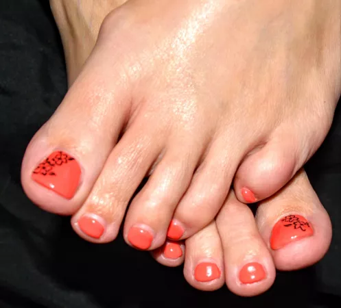 Crossed by FocusedOnFeet