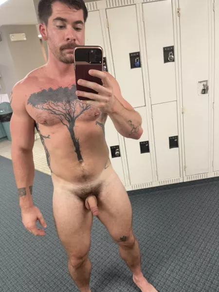 Cruising the locker room by thatyogafvcker