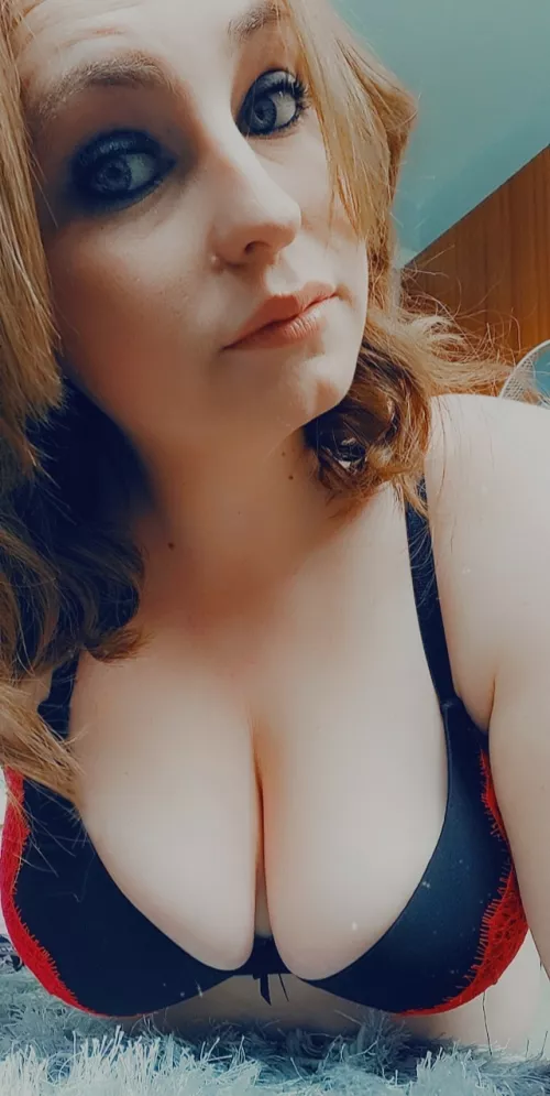 Cuddles in bed by lawny14