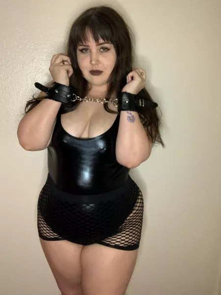 Cuff me 🖤 by Rilehcyrus