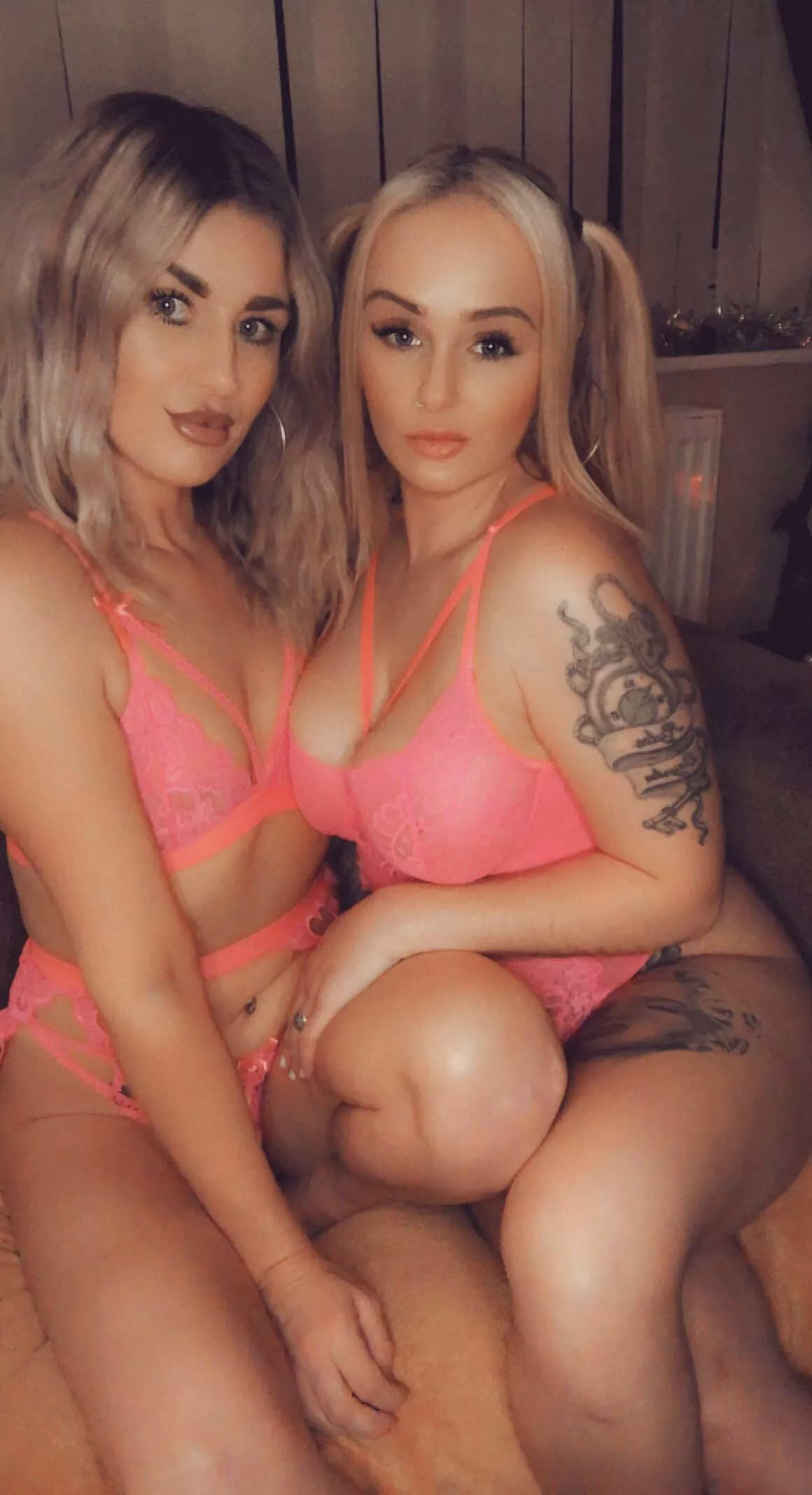 Cum and play with us, tell us what you want us to do to eachother 😈🥵😍 posted by blueeyedbitch93
