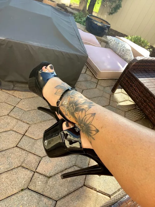 Cum be my foot rest baby!! Then you can pleasure my feet and toes with your tongue!! by HotwifeBecca