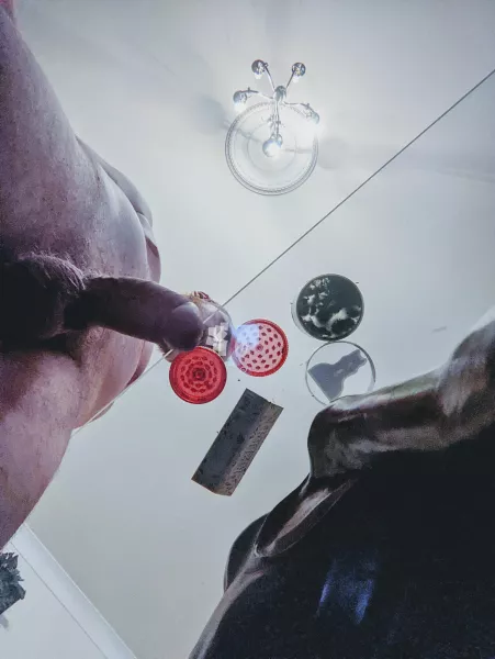 Cum blow me whilst I roll up by senileduke420