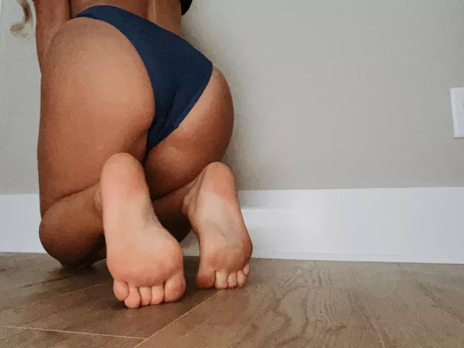 Cum get closer by randiwestfeet