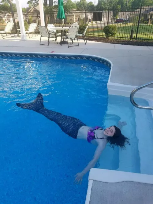 Cum in this mermaids belly button? by herbellybutton