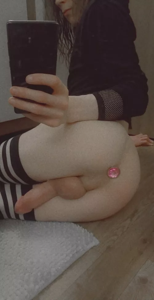 Cum inside, pop the plug back in, and let's go for a walk yeah? by VLunaV