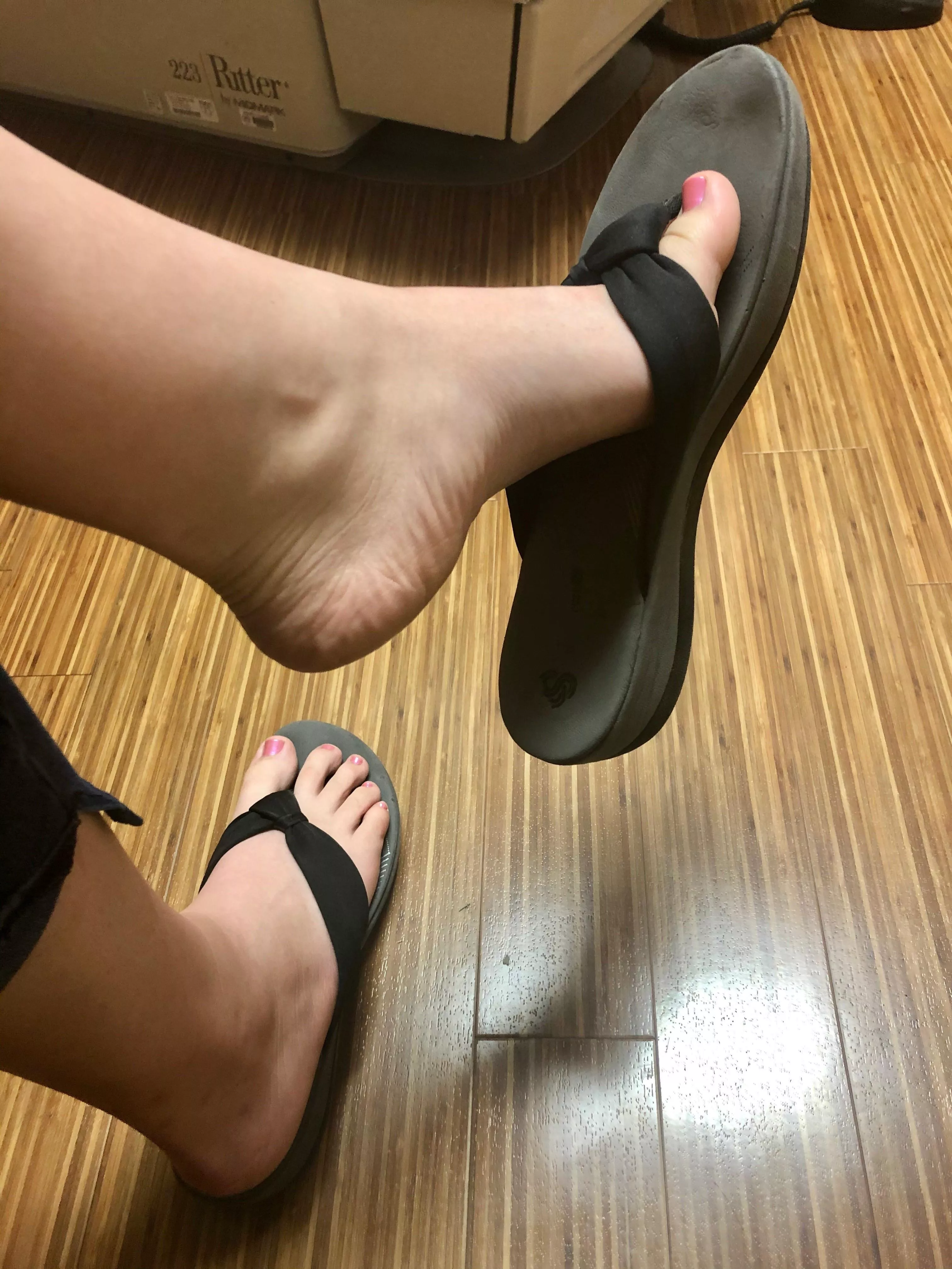 Cum massage them boys 🥰 posted by Giantess_Bs_Feet