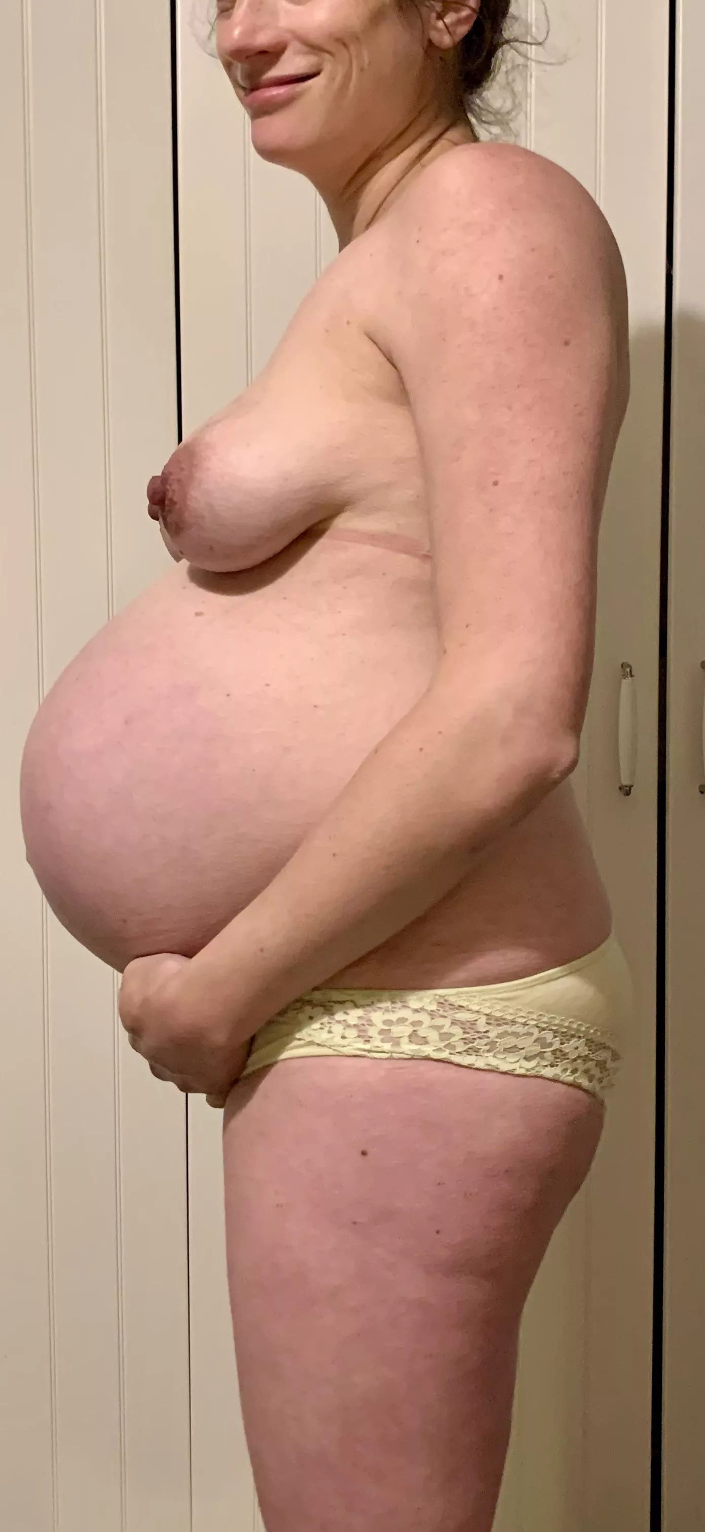 Cum on my wife’s preggo belly. Kik shed7777. Tele randomtree7 posted by bondadam11