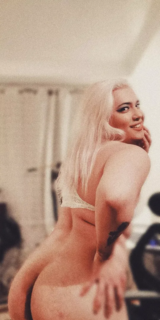 Cum on or in this ass baby. posted by hohobabysas