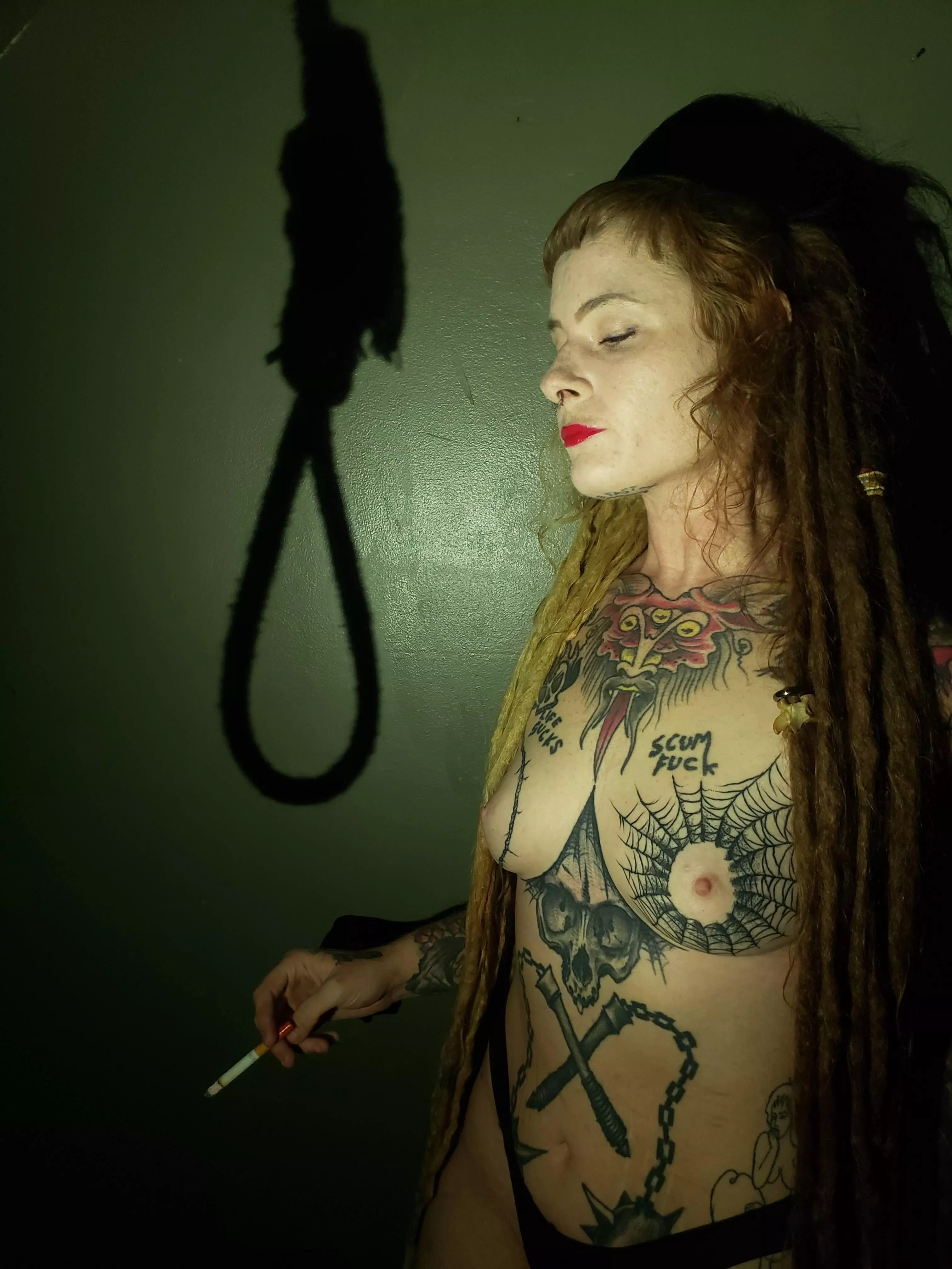 Cum sacrifice yourself to me. Hit my DMs 😈 posted by __Kvinne__