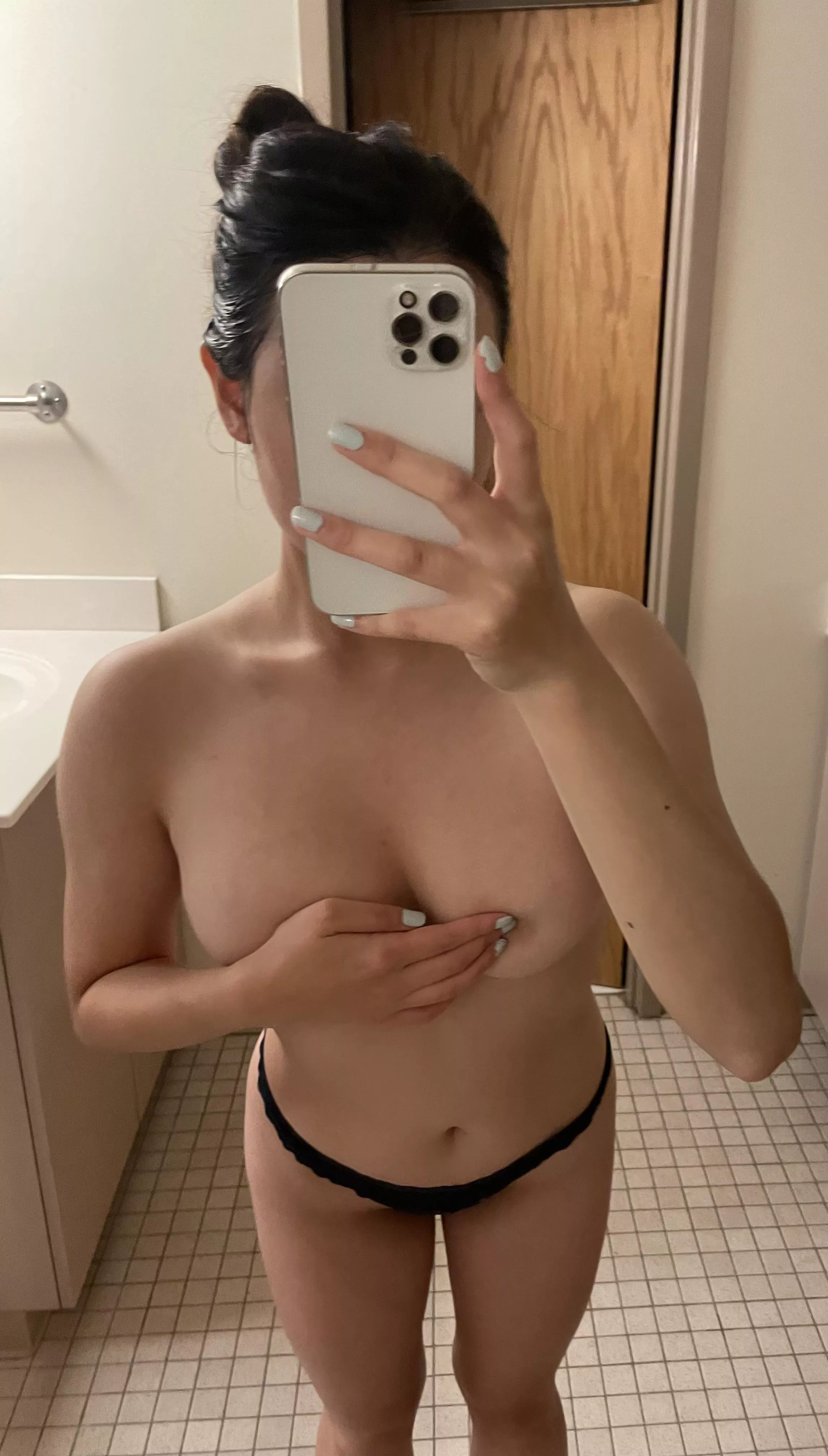 cum shoot your big load on my tits? 😍 posted by mishymoshy
