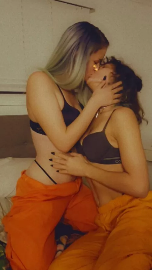 Cum watch me and roommate play 🍑😝💦 20y/o Petite Perky Tits And A Fit Body🍑 Sexting, G/G, Custom Content, Naked Bong Hoots And More! 🥵 links below⬇ by littlefluffbunny1
