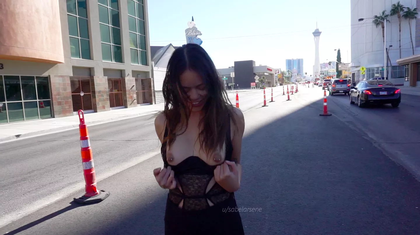 Curing road rage one flash at a time 😇 posted by sabelarsene