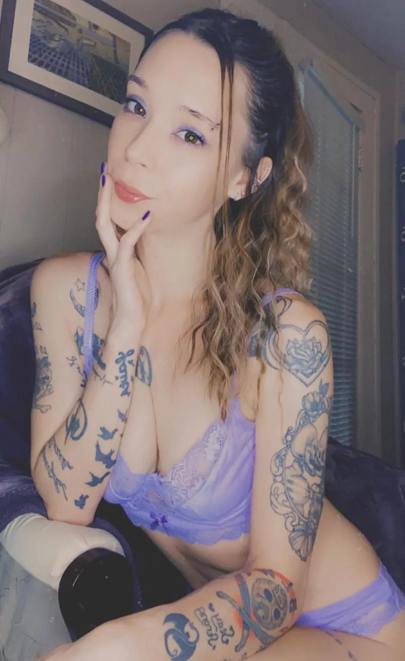 Curious how much love I can get here?💗 posted by Ninajaneexx