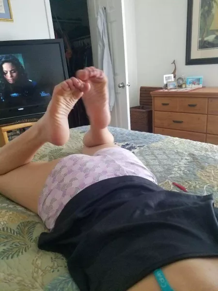 Curly feets by Puzzled-Ad-4195