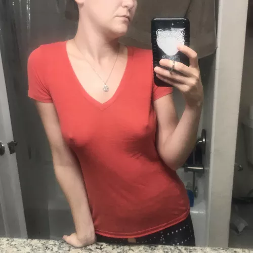 Currently moving all by myself. Any big, strong daddy-types want to come do my lifting for me? by Evie_Nixx